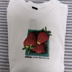 STUSSY STRAWBERRY TEE