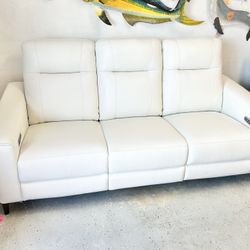 Like New Leather Electric Dual Reclining Couch With Electric Headrests And Dual USB 