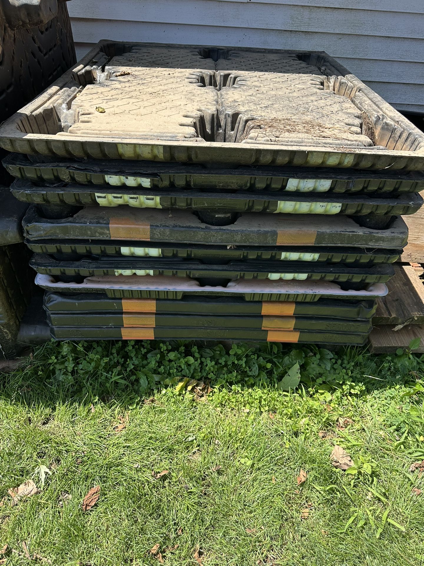 Stackable Plastic Pellets, 40x48.