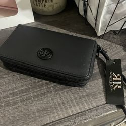 black wallet