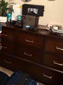 Real wood 3 pc bedroom set 8 drawer dresser 2 drawer night stand with pullout table and queen frame