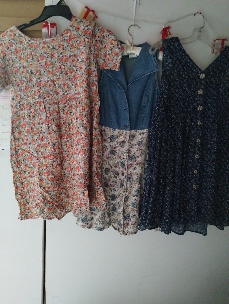 Tres Vestido De Mujer Size S En Buenas Condiciones Los Tres Por $10