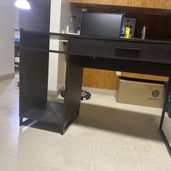 Multiple Desk And Tables
