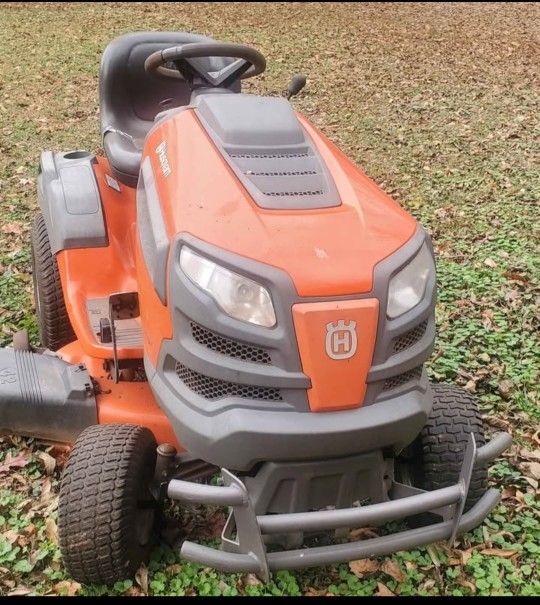 HUSQVARNA RIDING LAWNMOWER
