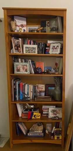 Colton bookshelf
