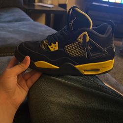 Jordan 4s Thunders Size 6 Us In Kids