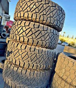 35x12.50/18 Nitto 🌟🌟 Vendo un set de llantas con 80% de vida las 4 🌟🌟🤩