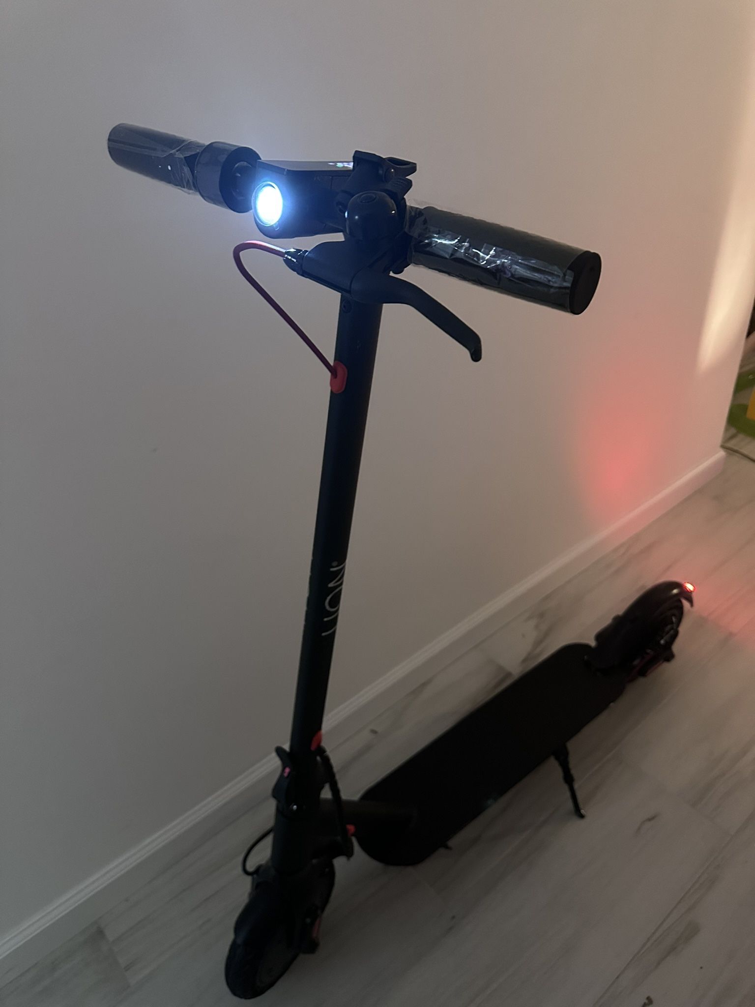 New Lion Electric Scooter + Free Lock