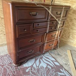 Dresser With Mirror