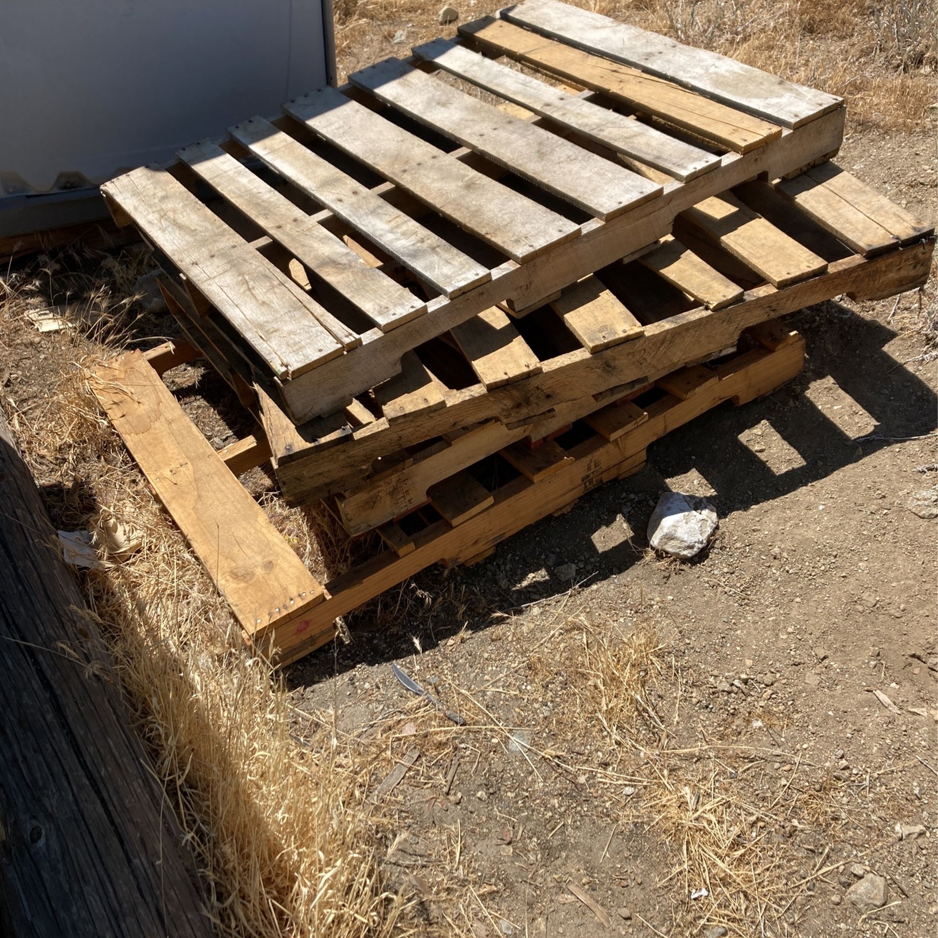 Free Pallets, In Tehachapi