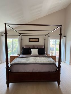 King/California King Wood Bed