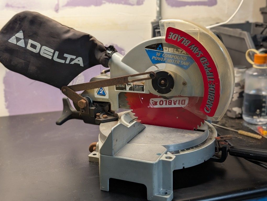 Used Delta 10"Compound Miter Saw - Model 36-075