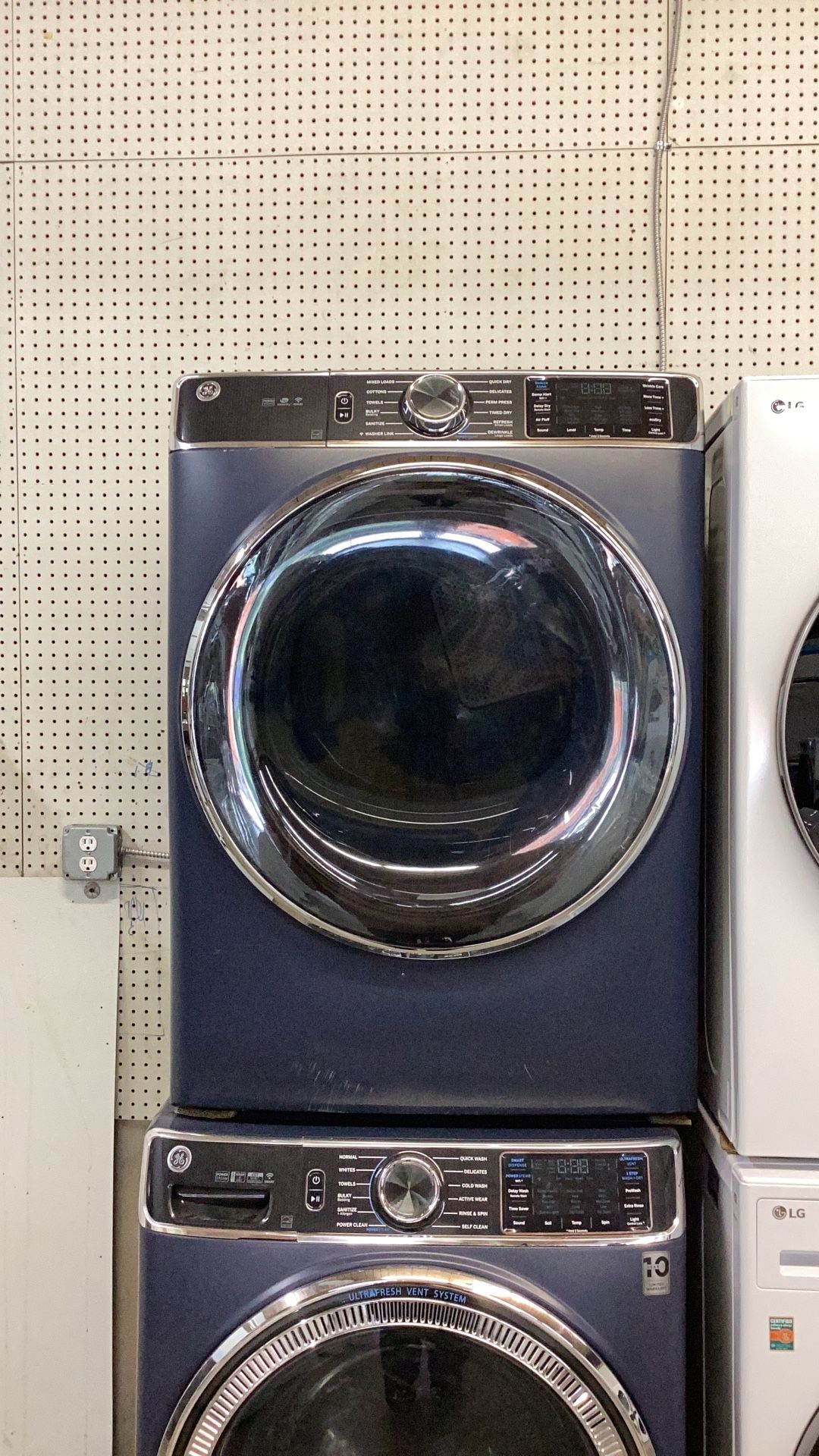 GE Stackable Washer And Dryer Set New Scratch And Dent