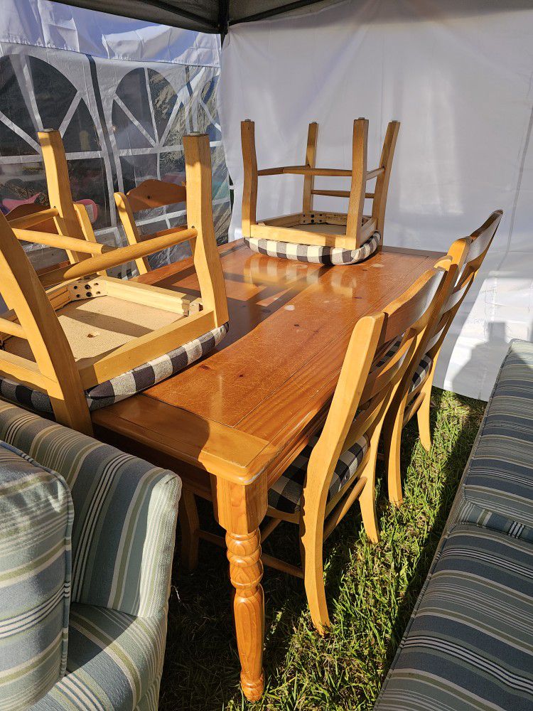 Dinning Table and 6 Chairs