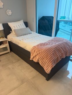 Twin bed w trundle