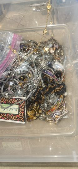 Swarovski  Neiman Marcus Broken Jewely For Projects $20,000 Dollars Of Broken Jewely New  For $ 200