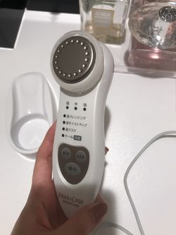 Hitachi facial moisturizer massager