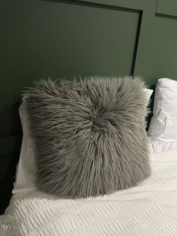 FAUX FUR GREY PILLOW