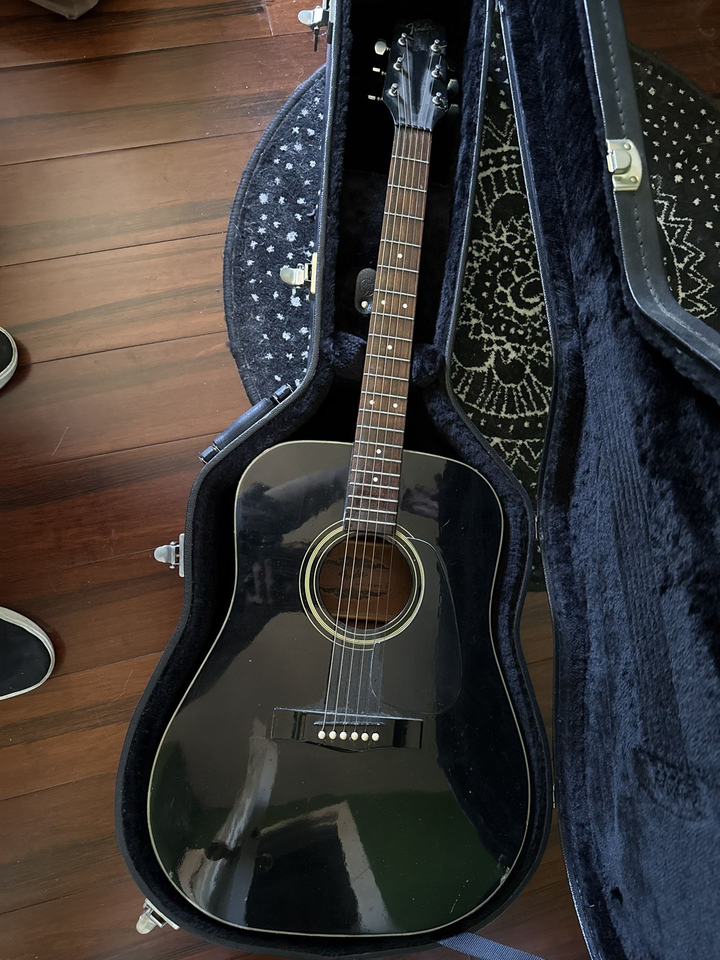 Fender Gemini III Acoustic Guitar with hard shell Case