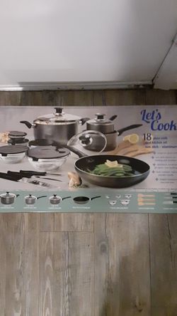 18 PC cookware set.....brand new never used