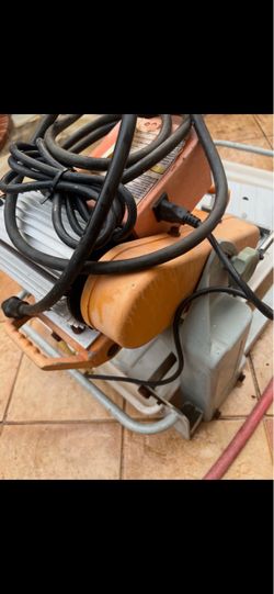 Wet tile saw