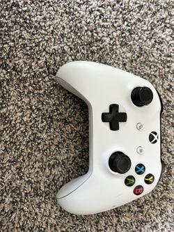 Xbox controller , strike pack and control freak( almost new)
