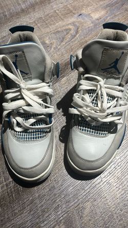 Blue and white Jordan 4 good condition