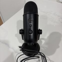 Blue Yeti USB Microphone – Black – Works Perfect