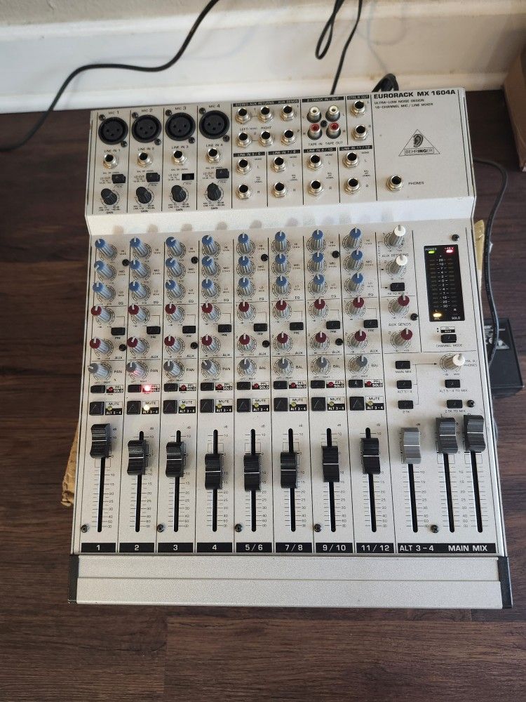 Behringer Eurorack MX 1604A 16 Channel Mixer