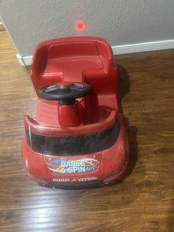 Radio Flyer Dance & spin Car ride-on