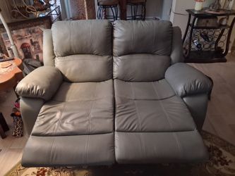 Pleather cpuch