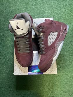 Air Jordan 5 burgundy size 10men/11.5women