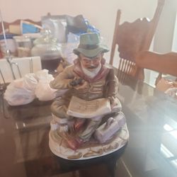 “Vintage Musician Figurine – Hand-Painted Ceramic Composer with Rustic Charm”