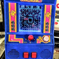 VINTAGE MS PAC MAN HANDHELD ARCADE GAME