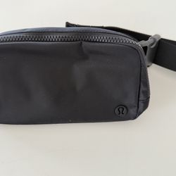 Lululemon Everywhere Women's Belt Bag - Black 