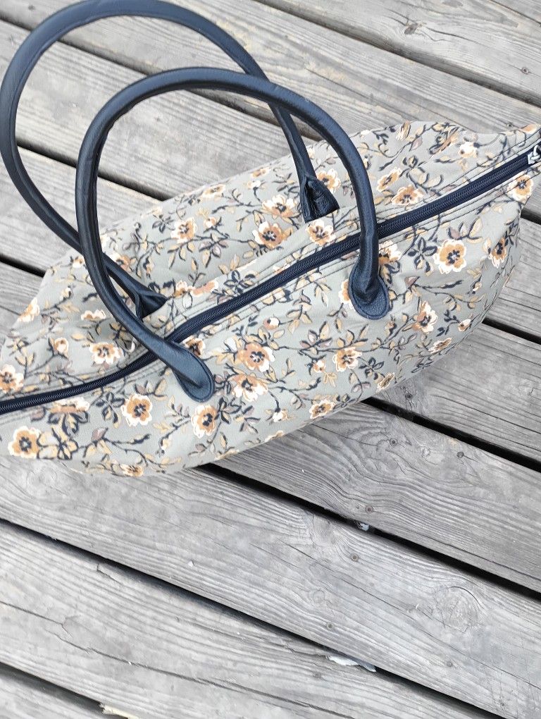 Wend Bag Or Duffle Flower Pattern New Condition Adorable