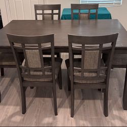 Dining table with 6 matching chairs
