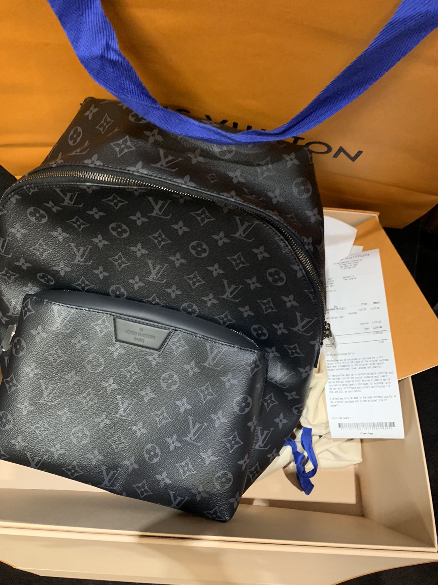Louis Vuitton bag, like new comes with shopping bag, box , dust bag and receipt everything from store