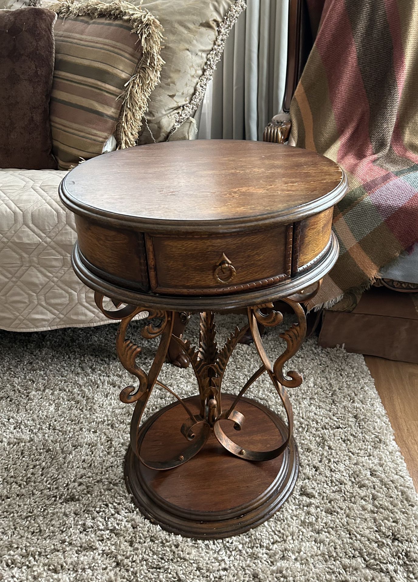 Side Table Or Accent Table - Elegant And Unique Design