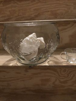 Glass punch bowl w/ 8 cups and plastic ladle