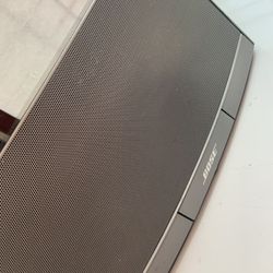 Bose sound dock speaker