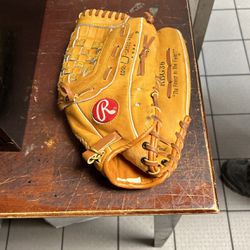 Rawlings Baseball Glove