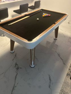 Pool table 5’5” modern