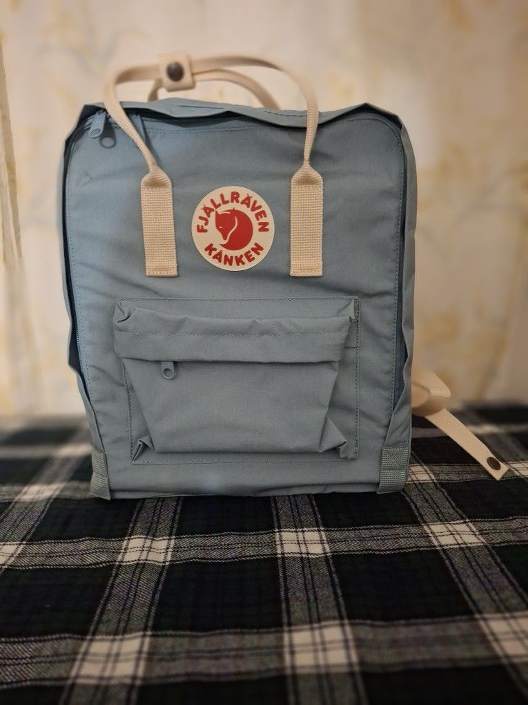 New Never Used FJALLRAVEN KANKEN backpack