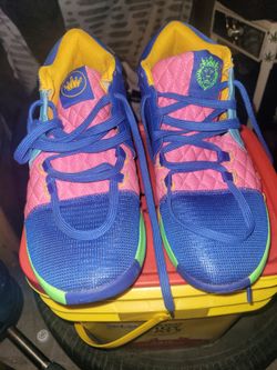 Nike  8 Lebron I Promise size ten and a half