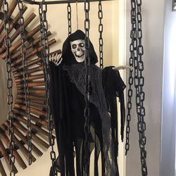 Very Cool And Spooky Halloween Decoration