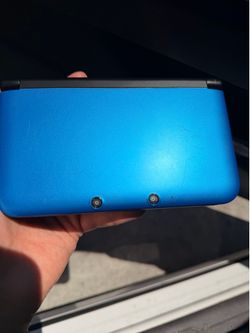 Used Nintendo 3DS XL Blue/Black w/ Games & Accessories