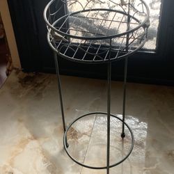 Metal Plant Holder 