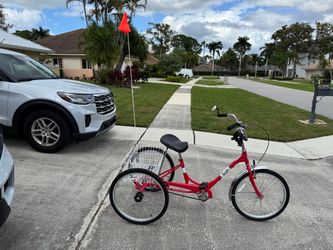 Trike Sun Adult 24" in excellent used condition. Rode around my street x 3.