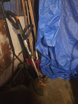 Worx Electric String Trimmer / Edger with 2 20V Power Share Batteries and charger